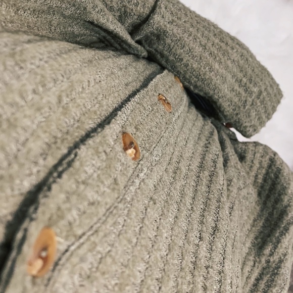 🆕 Vanessa -Olive Green Oversized Thermal Top - Picture 7 of 7